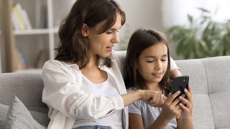 Controla que ven tus hijos en su celular con un solo toque